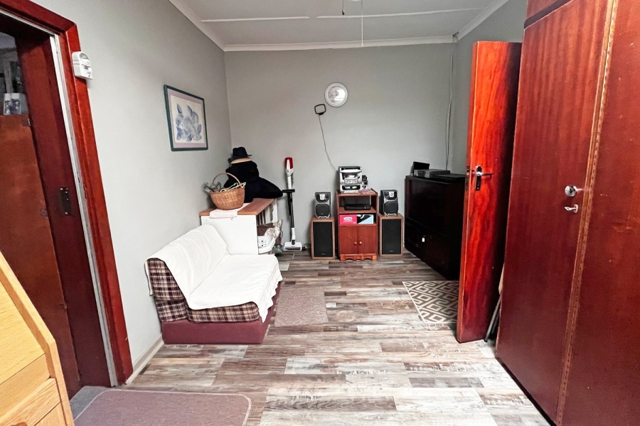 6 Bedroom Property for Sale in Hartenbos Central Western Cape